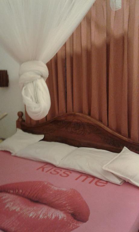 Rose Blossom Hotel Mirissa Esterno foto